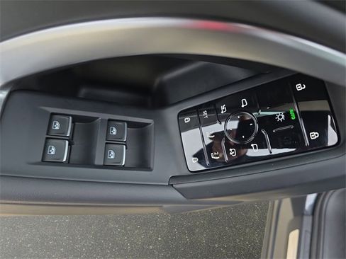 Used 2025 Audi Q5 Premium w/ Convenience Package image 31
