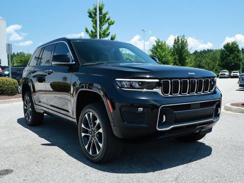 Used 2023 Jeep Grand Cherokee Overland w/ Adv Protech Group III AWD/4WD image 3