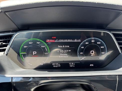 Used 2022 Audi e-tron Premium image 17