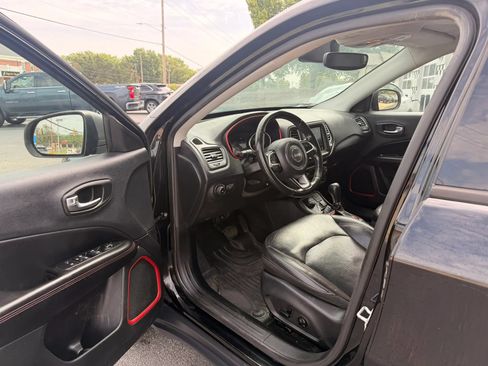 Used 2018 Jeep Compass Trailhawk w/ Leather Interior Group AWD/4WD image 10
