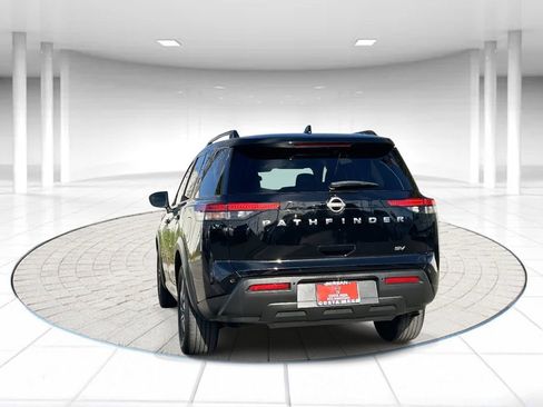 Used 2022 Nissan Pathfinder SV image 3
