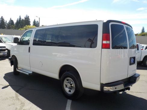 Used 2017 Chevrolet Express 3500 LT w/ LT Preferred Equipment Group RWD image 7