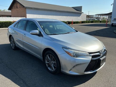 Used 2017 Toyota Camry SE FWD image 6