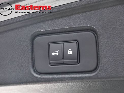 Used 2024 Nissan Pathfinder SL AWD/4WD image 23