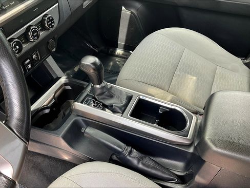 Used 2018 Toyota Tacoma SR5 RWD image 17