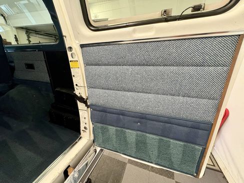 Used 1995 GMC G3500 Rally image 25