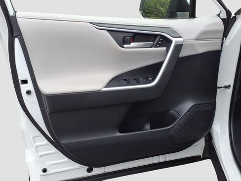 Used 2020 Toyota RAV4 Limited AWD/4WD image 7