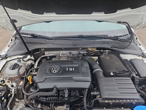 Used 2016 Volkswagen Golf S image 28