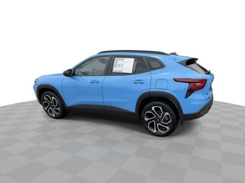 Used 2024 Chevrolet Trax RS w/ Sunroof Package FWD image 5