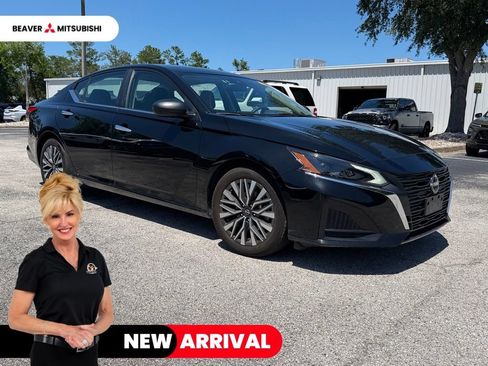 Used 2024 Nissan Altima 2.5 SV FWD image 1