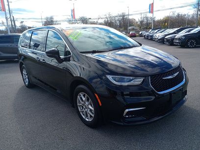 Used 2024 Chrysler Pacifica Touring-L