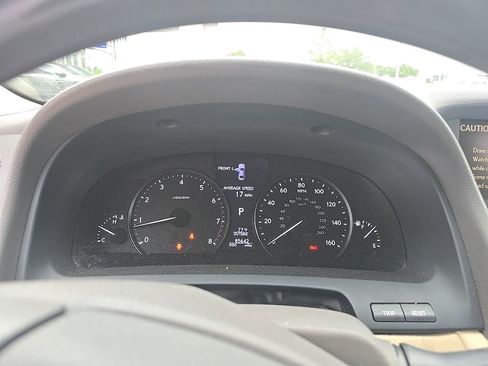 Used 2013 Lexus LS 460 w/ Comfort Pkg image 10