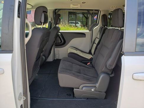 Used 2018 Dodge Grand Caravan SE w/ UConnect Hands-Free Group FWD image 13