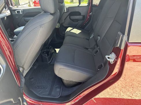 Used 2021 Jeep Gladiator Sport image 21