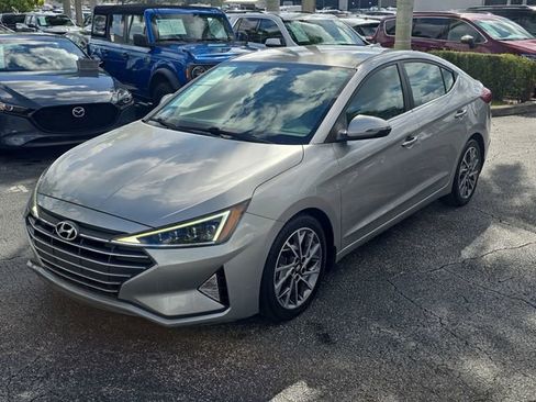 Used 2020 Hyundai Elantra Limited image 32