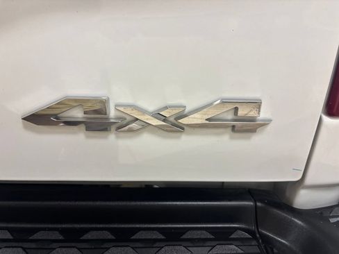 Used 2024 RAM 2500 Tradesman w/ Chrome Appearance Group AWD/4WD image 9