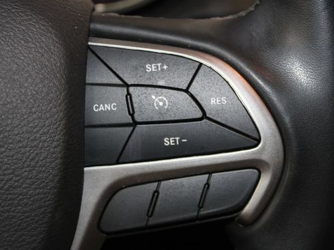 Used 2022 Jeep Grand Cherokee Laredo X RWD image 31