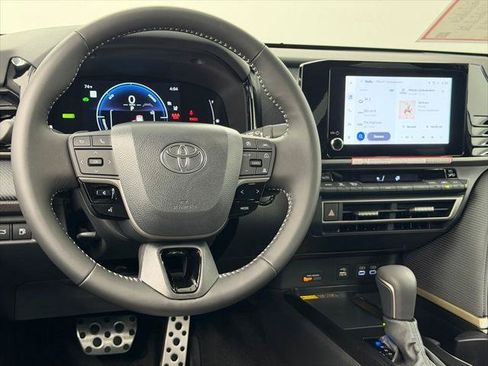 Used 2026 Toyota Camry SE FWD image 36