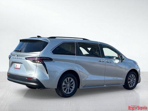 Certified 2024 Toyota Sienna XLE FWD image 7