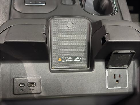 Used 2025 GMC Sierra 1500 AT4 w/ AT4 Premium Package image 37