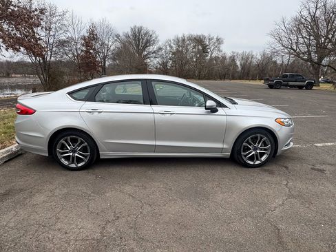 Used 2017 Ford Fusion SE w/ Equipment Group 201A image 3