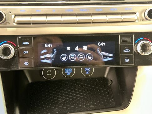 Used 2025 Genesis G70 2.5T image 24