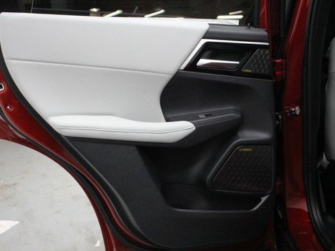 New 2025 Mitsubishi Outlander SE image 26