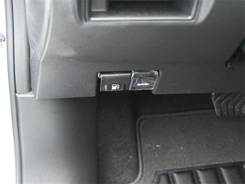 New 2025 Nissan Versa SR w/ Trunk Package image 21