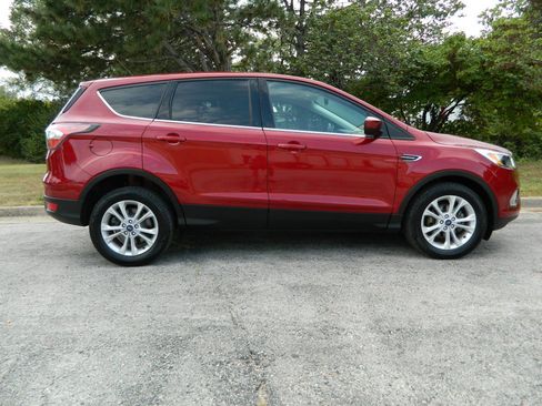 Used 2017 Ford Escape SE image 5