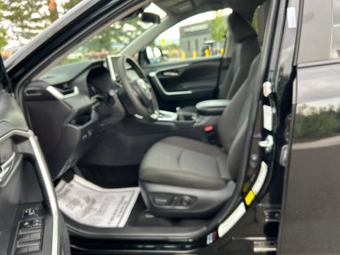 Used 2025 Toyota RAV4 XLE AWD/4WD image 24