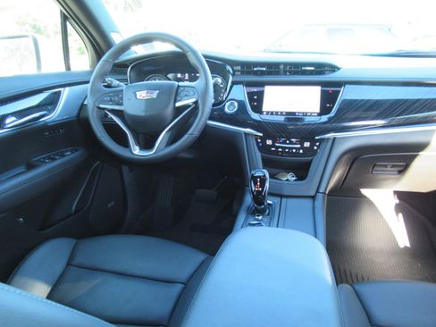 Used 2025 Cadillac XT6 Premium Luxury w/ Technology Package FWD image 13