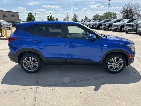 Used 2022 Kia Seltos LX AWD/4WD image 38