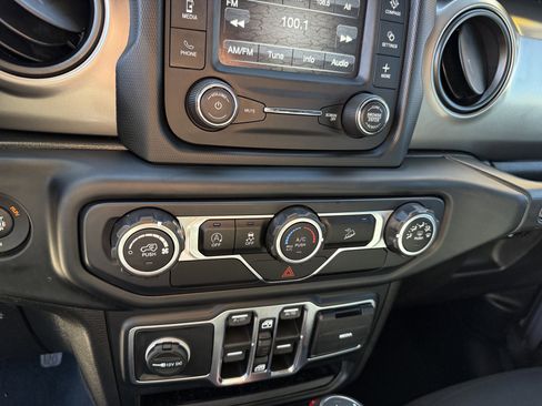 Used 2019 Jeep Wrangler Unlimited Sport S image 28