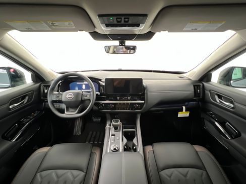 New 2026 Nissan Pathfinder Platinum image 9