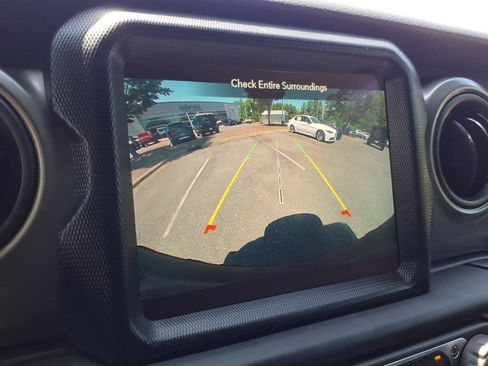 Used 2023 Jeep Wrangler Unlimited w/ Sun & Screen Package AWD/4WD image 4