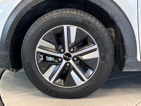 Used 2022 Kia Niro LXS image 25