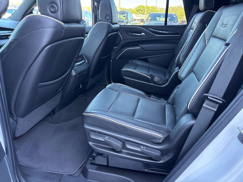 Used 2021 Cadillac Escalade Sport w/ LPO, ONYX Package AWD/4WD image 10