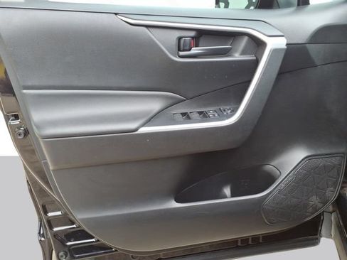 Used 2022 Toyota RAV4 LE AWD/4WD image 10