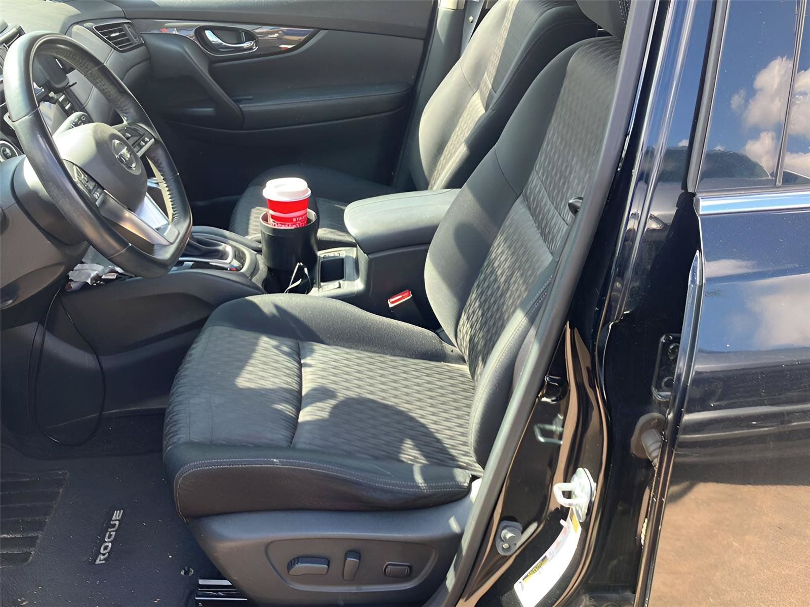 Used 2017 Nissan Rogue SV FWD image 3