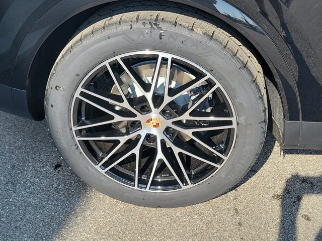 Used 2026 Porsche Cayenne AWD/4WD image 12
