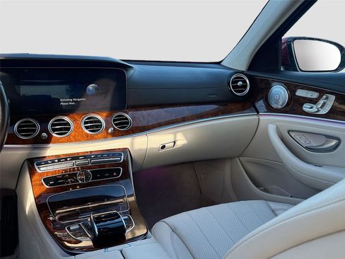 Used 2020 Mercedes-Benz E 350 4MATIC Sedan image 27