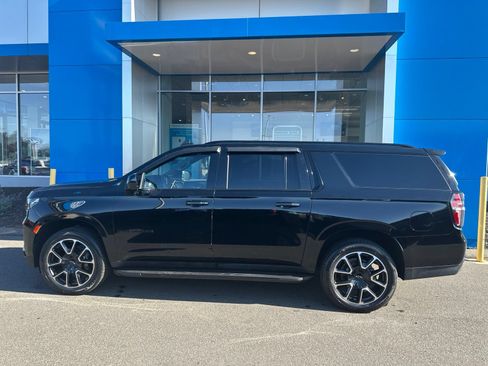 Used 2023 Chevrolet Suburban RST AWD/4WD image 8