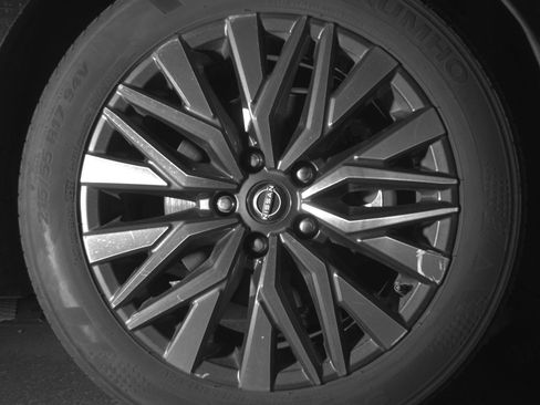 Used 2025 Nissan Altima 2.5 SV FWD image 13