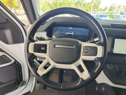 Used 2021 Land Rover Defender 110 SE image 11