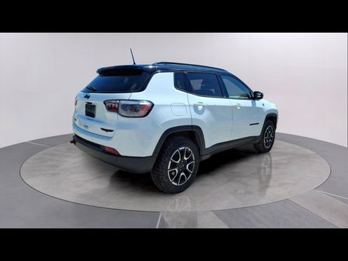 Used 2025 Jeep Compass Trailhawk AWD/4WD image 5