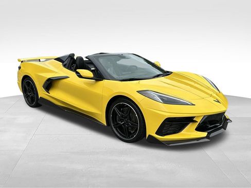 Used 2025 Chevrolet Corvette Stingray Preferred Conv w/ Z51 Performance Package RWD image 1