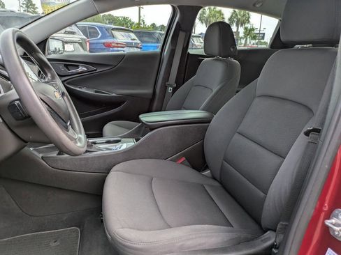 Used 2021 Chevrolet Malibu LT FWD image 19