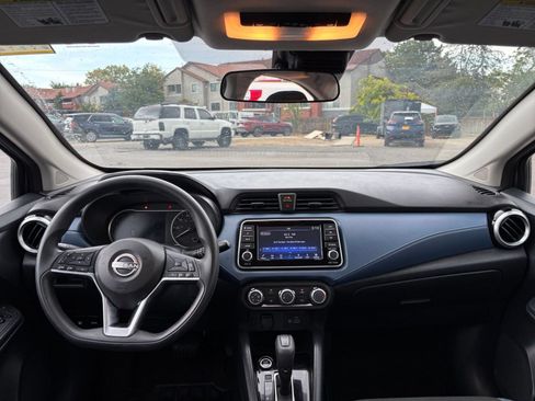 Used 2025 Nissan Versa SV FWD image 31
