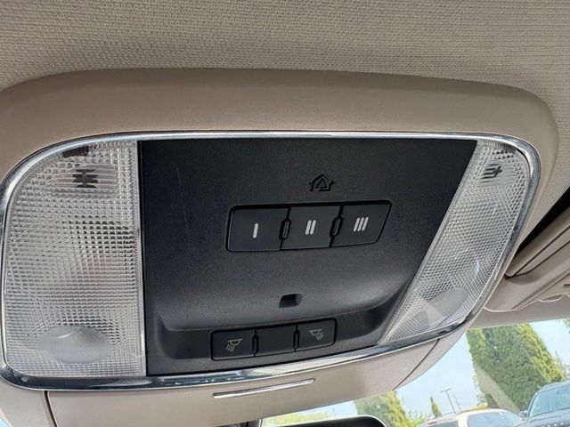 Used 2018 Chrysler 300 Limited AWD/4WD image 36