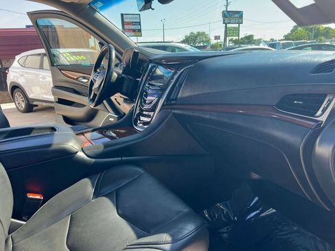 Used 2018 Cadillac Escalade Premium Luxury RWD image 14